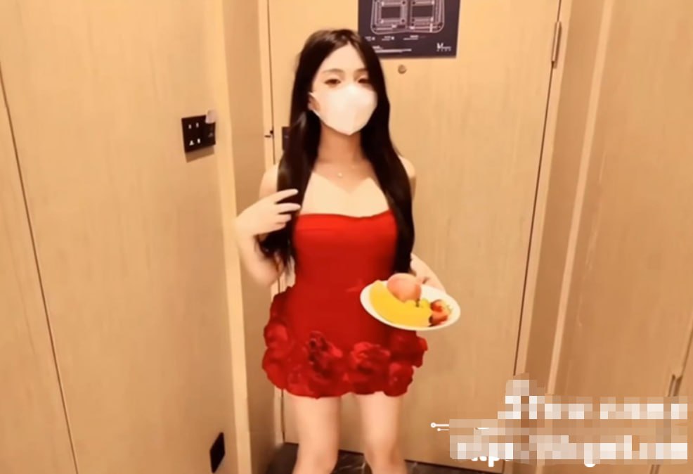 被各种刑具调教吹潮高Hメイリン モデルコレクション メイ